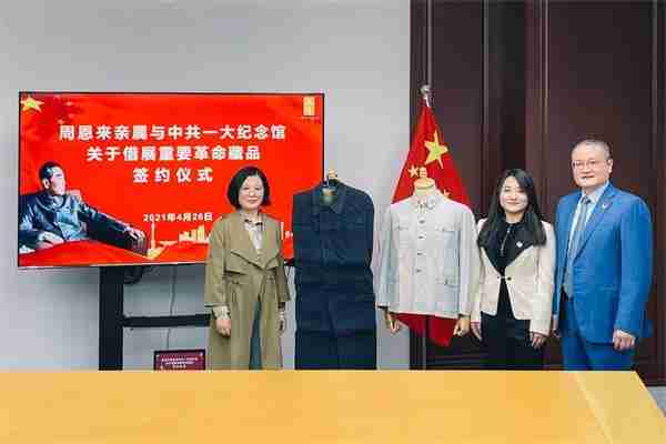 為總理外衣提供文物保護的展柜,聯康展柜廠家備案榮幸。