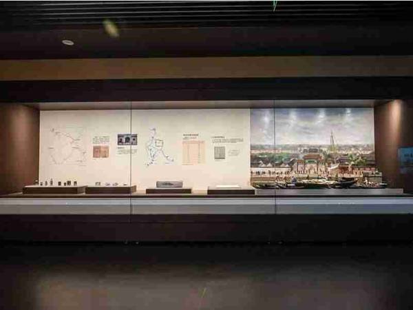 展柜定制廠家哪里多?怎么尋找展柜廠家?