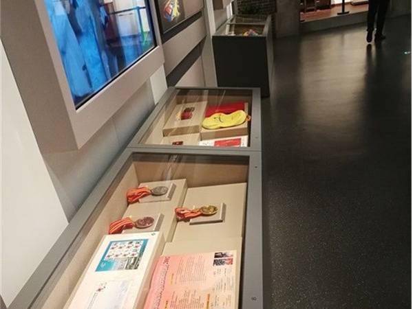 博物館斜面展柜