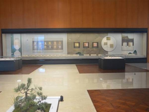 文物管理員眼中文物展柜對于保護文物發揮的重要性