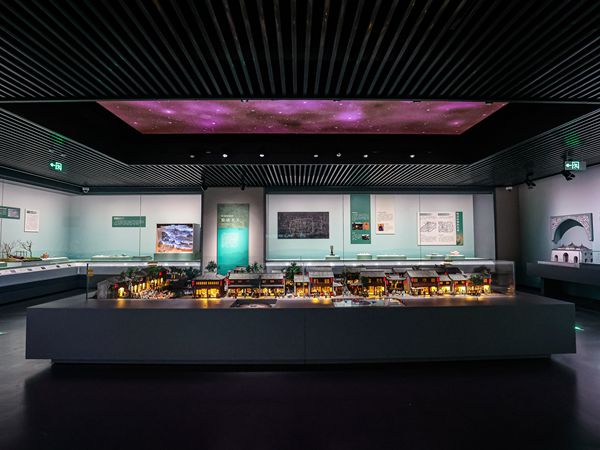 博物館展柜圖片 獨(dú)立文物展柜圖片