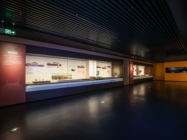 博物館展柜圖片 恒溫恒濕文物展柜